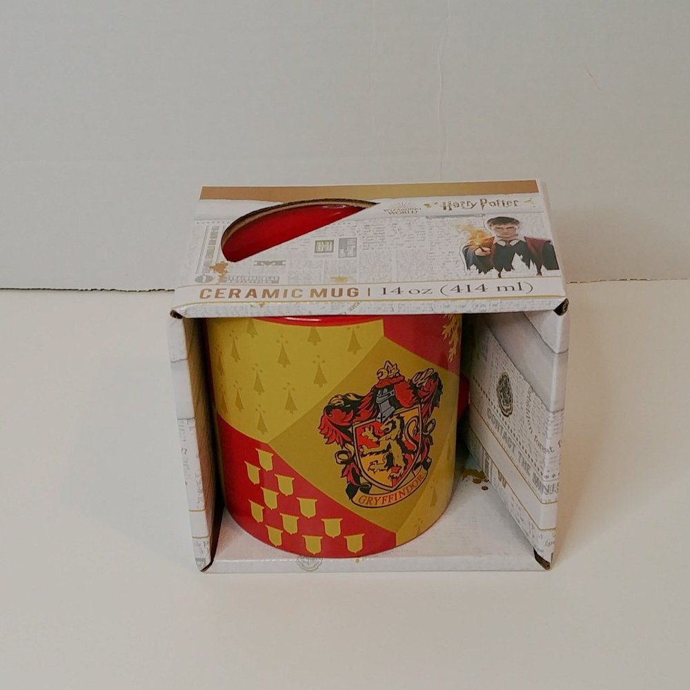 🎉SOLD 🎉Harry Potter Gryffindor CeramicCoffee Mug - Picture 2 of 6